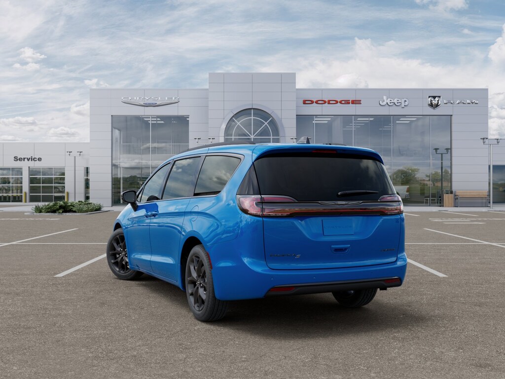 New 2026 Chrysler Pacifica Limited Passenger Van