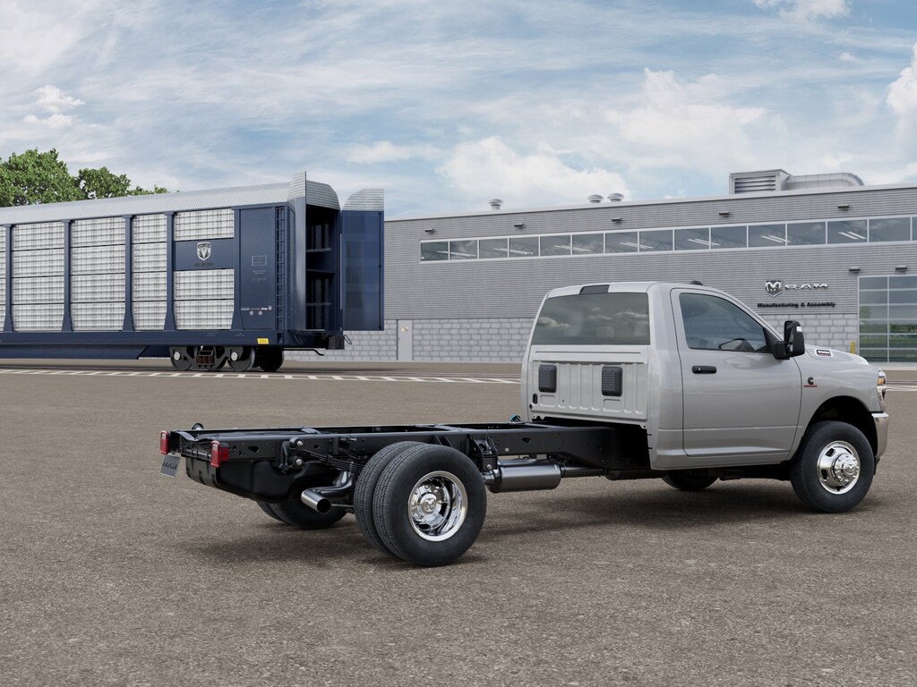 New 2026 Ram 3500 Chassis Cab TRADESMAN REGULAR 4X4 84' CA Pickup