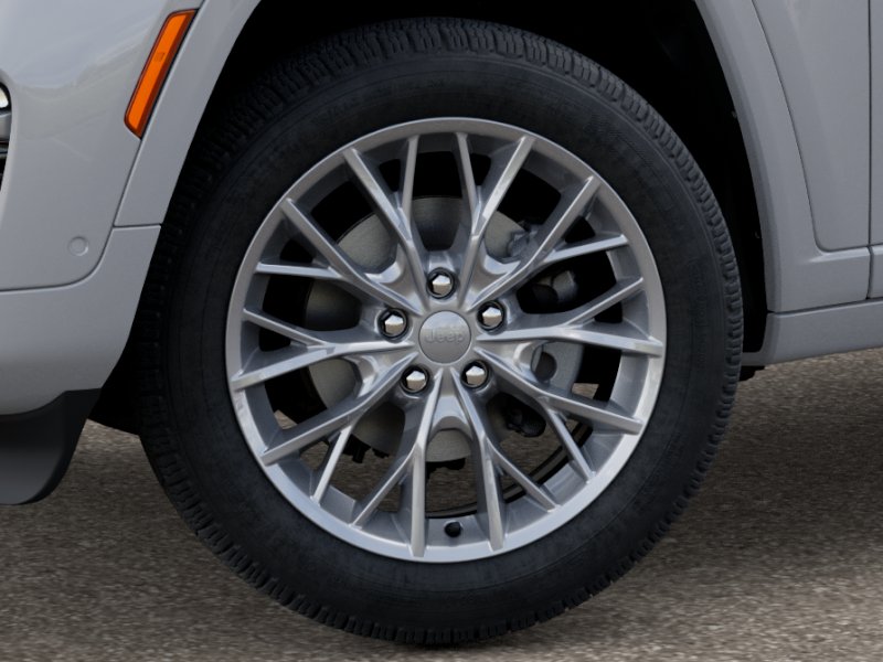 2025 Jeep Grand Cherokee Summit photo 4