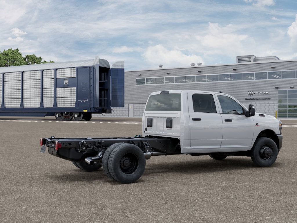 New 2026 Ram 3500 Chassis Cab TRADESMAN CREW 4X4 60' CA Pickup