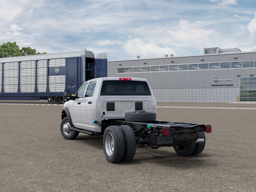 New 2026 Ram 5500 Chassis Cab TRADESMAN CREW 4X4 60' CA Pickup
