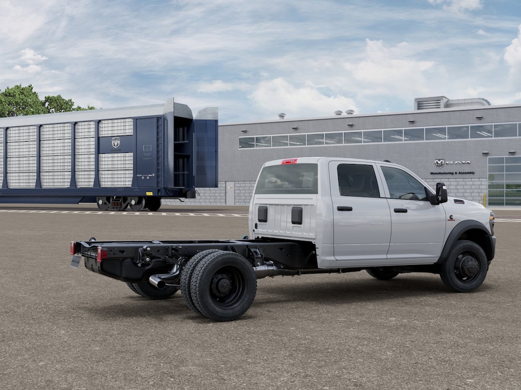 New 2026 Ram 5500 Chassis Cab TRADESMAN CREW 4X4 60' CA Pickup