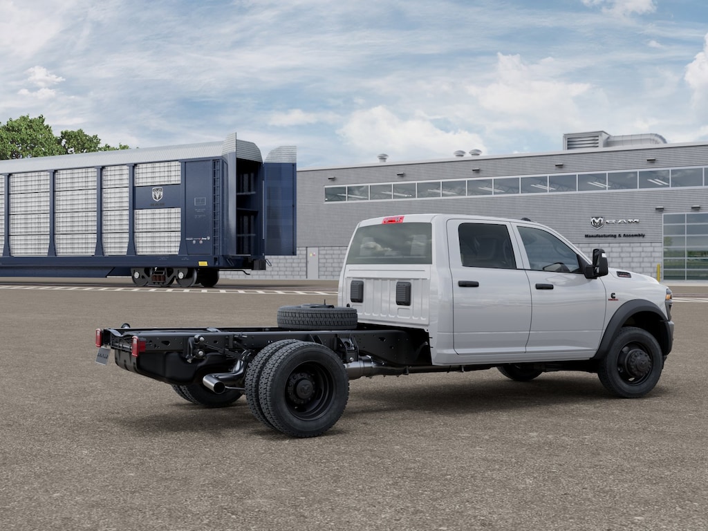 New 2026 Ram 5500 TRADESMAN CHASSIS CREW CAB 4X4 60' CA Pickup