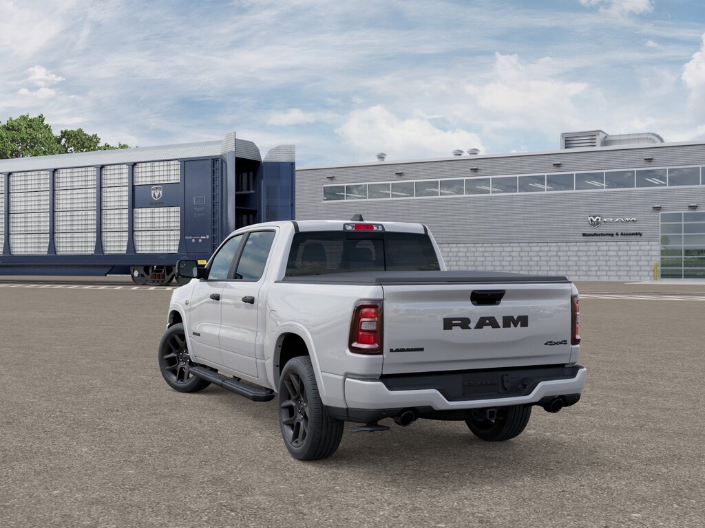 New 2026 Ram 1500 LARAMIE CREW CAB 4X4 5'7 BOX Pickup