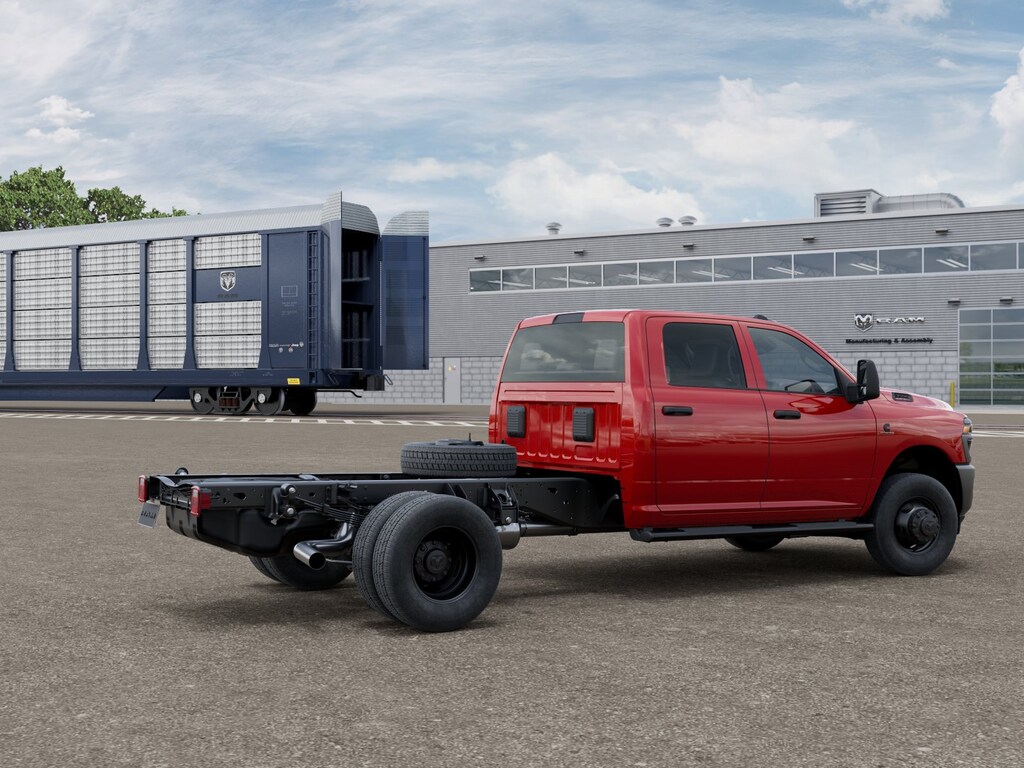 New 2026 Ram 3500 Chassis Cab TRADESMAN CREW 4X4 60' CA Pickup