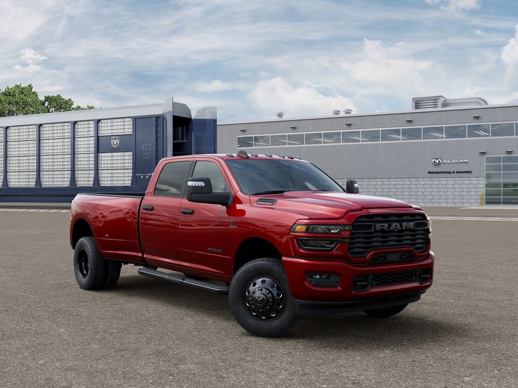 New 2026 Ram 3500 LONE STAR CREW CAB 4X4 8' BOX Pickup