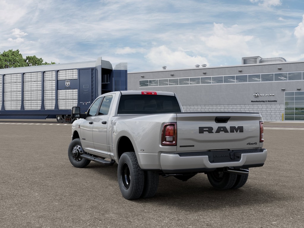 New 2026 Ram 3500 BIG HORN CREW CAB 4X4 8' BOX Pickup