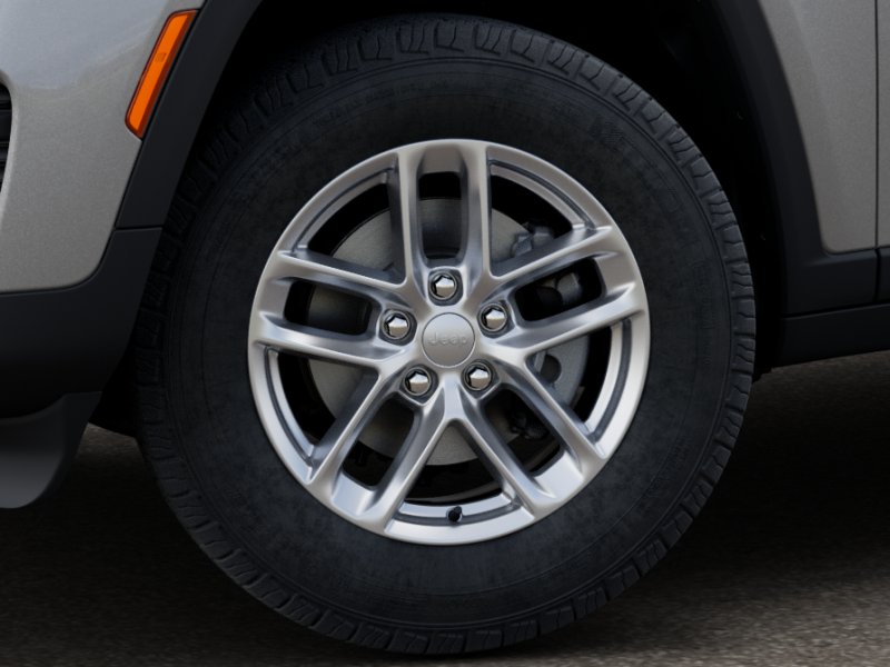 2025 Jeep Grand Cherokee Laredo Altitude photo 2