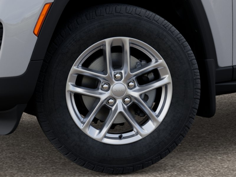 2025 Jeep Grand Cherokee Laredo Altitude photo 2