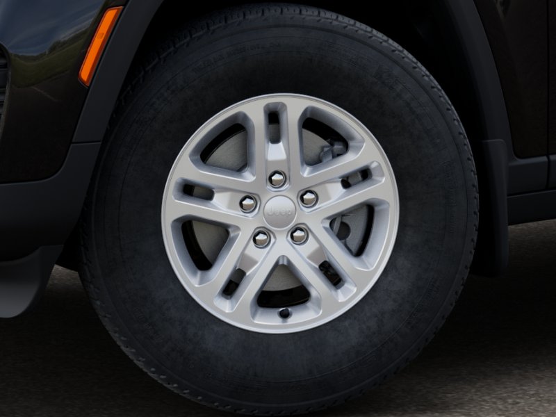 2025 Jeep Grand Cherokee Laredo Altitude photo 4