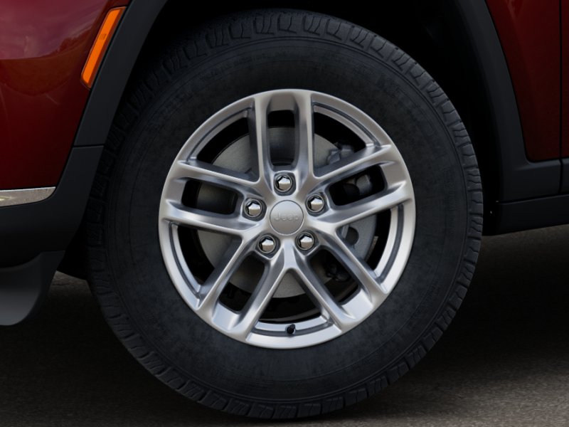 2025 Jeep Grand Cherokee Laredo photo 2