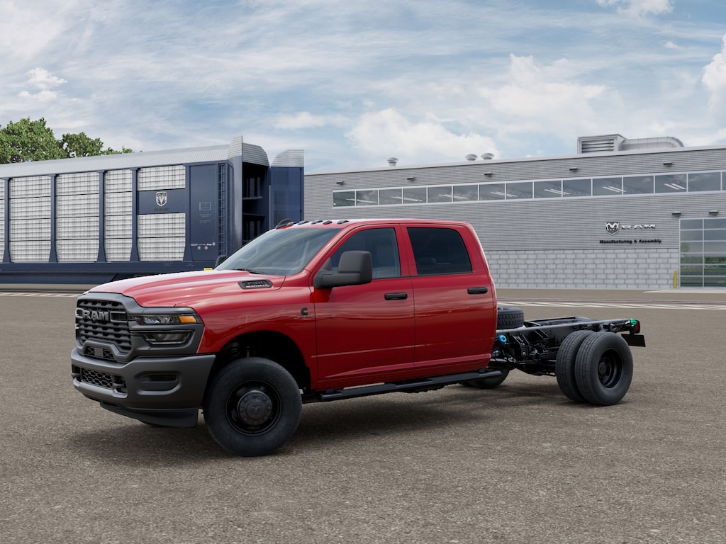 New 2026 Ram 3500 Chassis Cab TRADESMAN CREW 4X4 60' CA Pickup