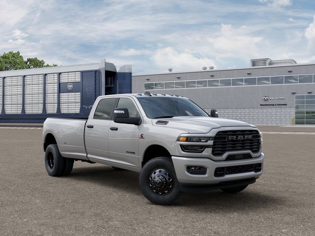 New 2026 Ram 3500 LONE STAR CREW CAB 4X4 8' BOX Pickup