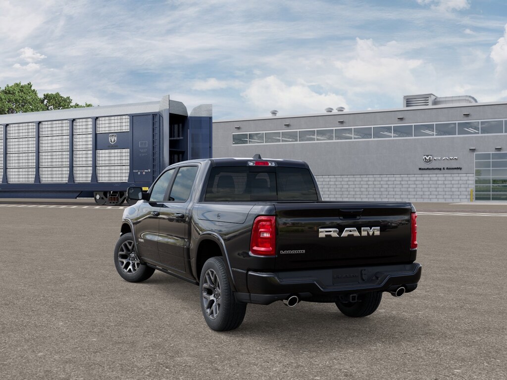 New 2026 Ram 1500 LARAMIE CREW CAB 4X2 5'7 BOX Pickup