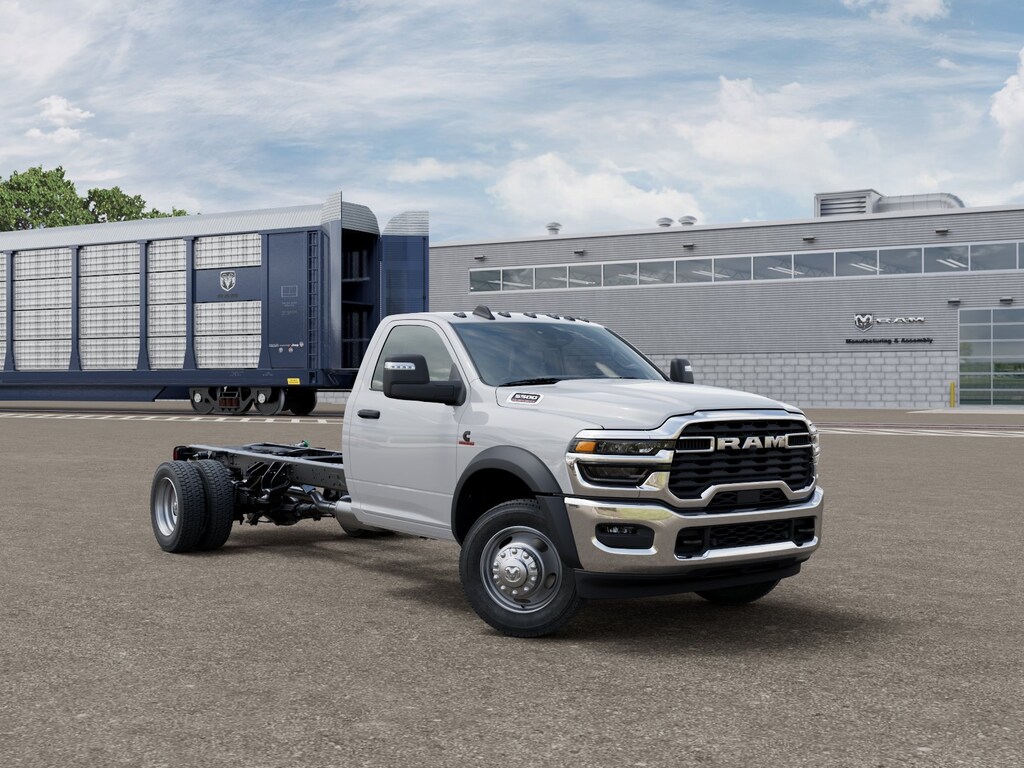 New 2026 Ram 5500 Chassis Cab TRADESMAN REGULAR 4X4 108' CA Pickup