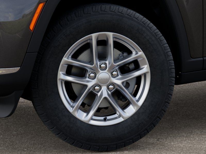 2025 Jeep Grand Cherokee Laredo photo 3