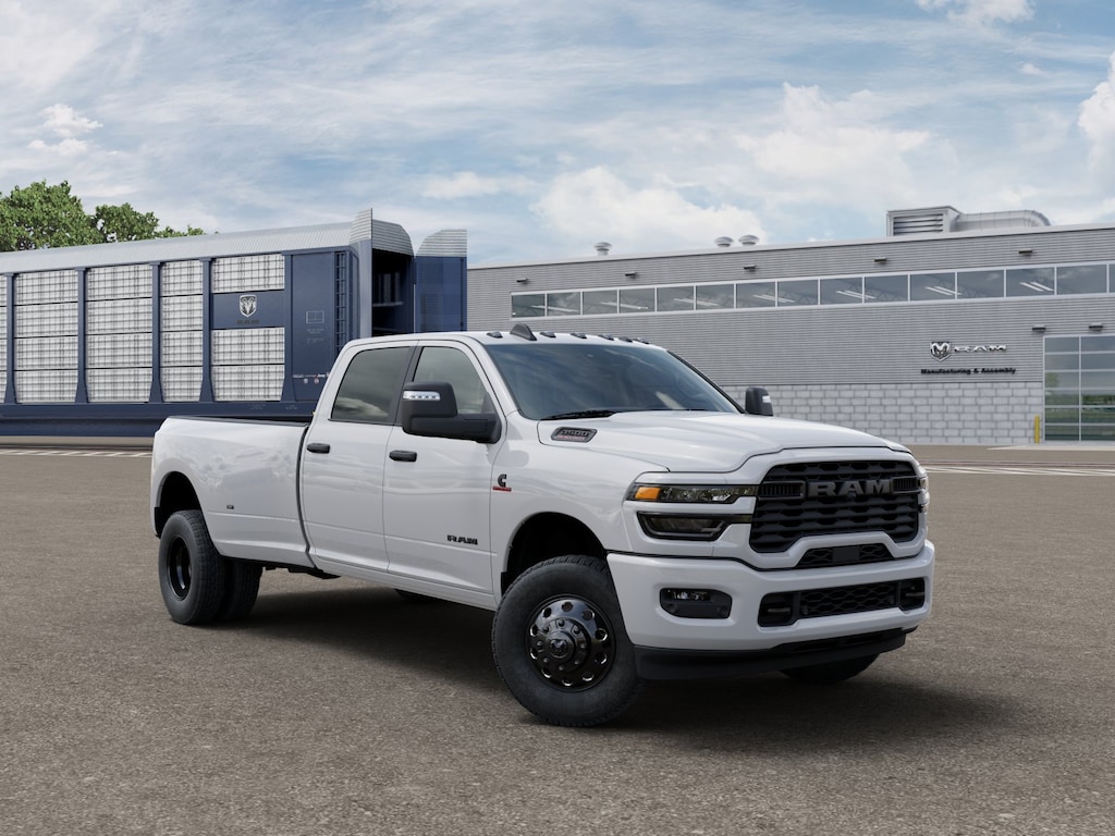 New 2026 Ram 3500 LONE STAR CREW CAB 4X4 8' BOX Pickup