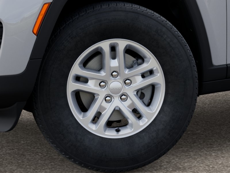 2025 Jeep Grand Cherokee Laredo photo 2