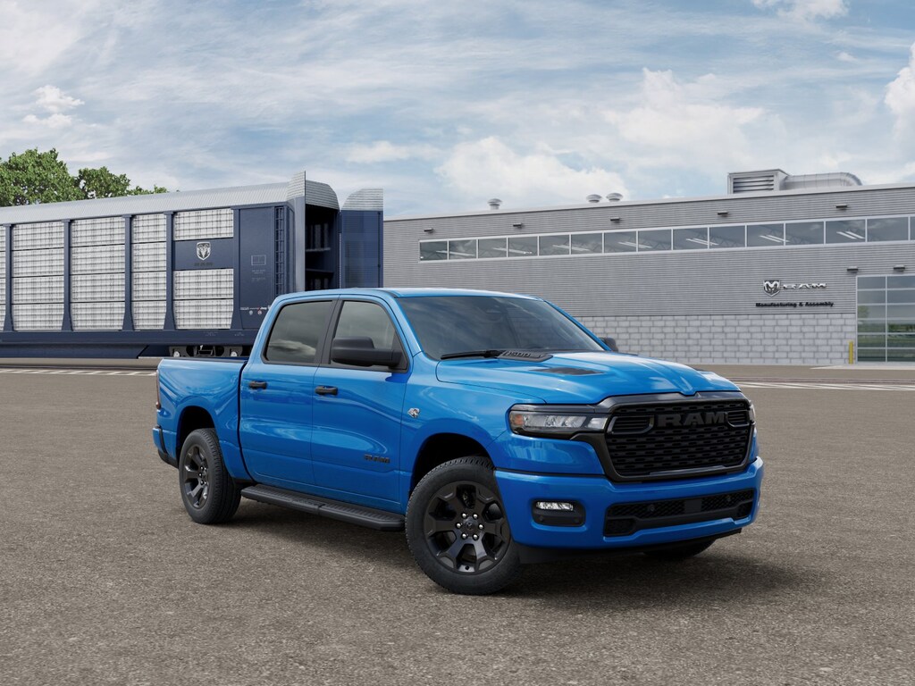 New 2026 Ram 1500 EXPRESS CREW CAB 4X4 5'7 BOX Pickup