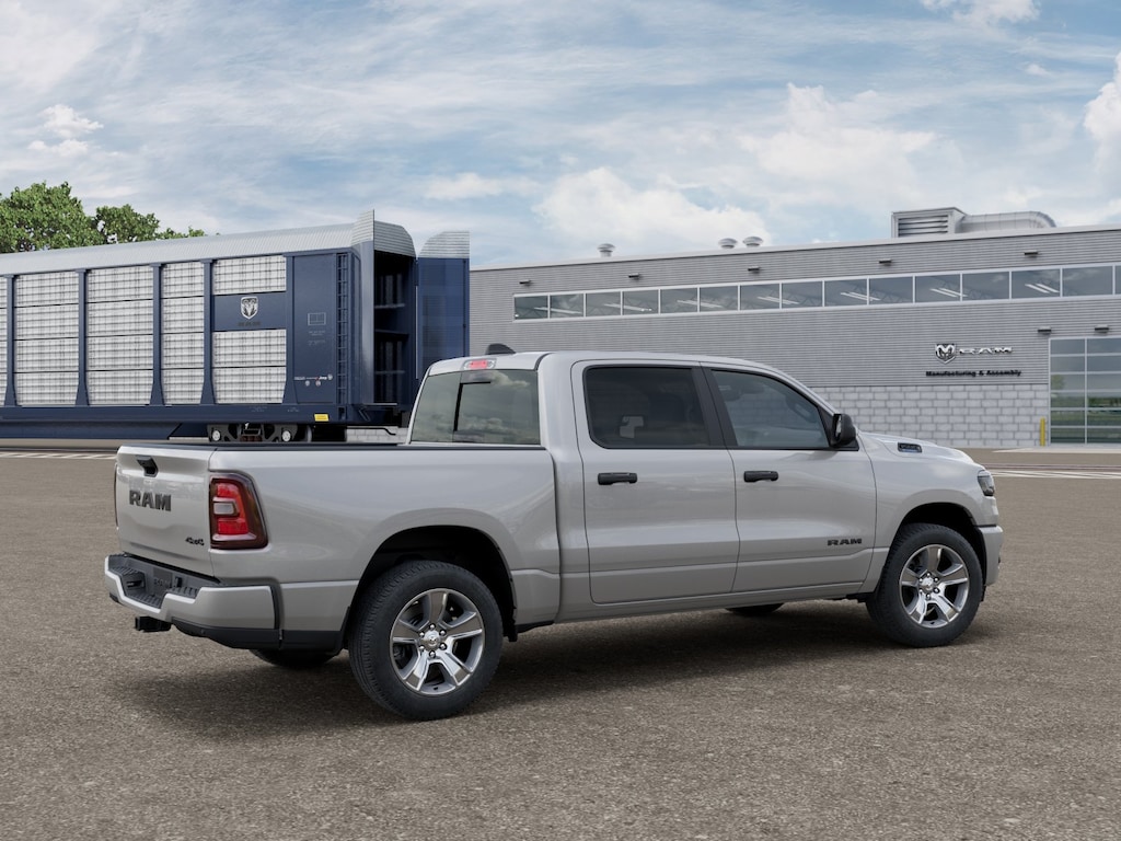 New 2026 Ram 1500 EXPRESS CREW CAB 4X4 5'7 BOX Pickup