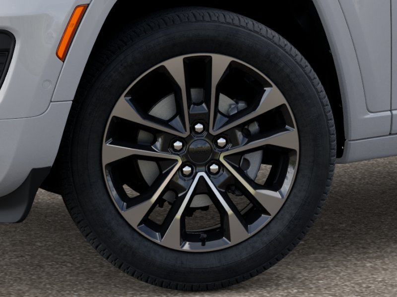 2025 Jeep Grand Cherokee Overland photo 4