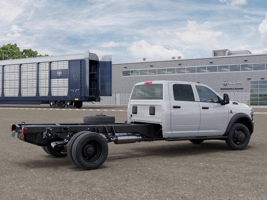 New 2026 Ram 5500 Chassis Cab TRADESMAN CREW 4X4 84' CA Pickup
