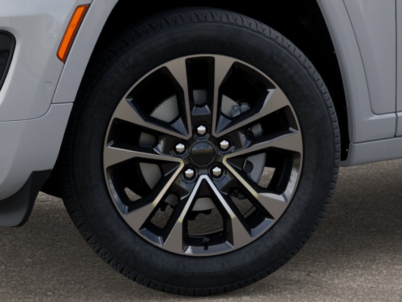 2025 Jeep Grand Cherokee Overland photo 2