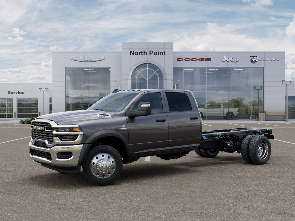 New 2026 Ram 4500 Chassis Cab TRADESMAN CREW 4X4 84' CA Crew Cab