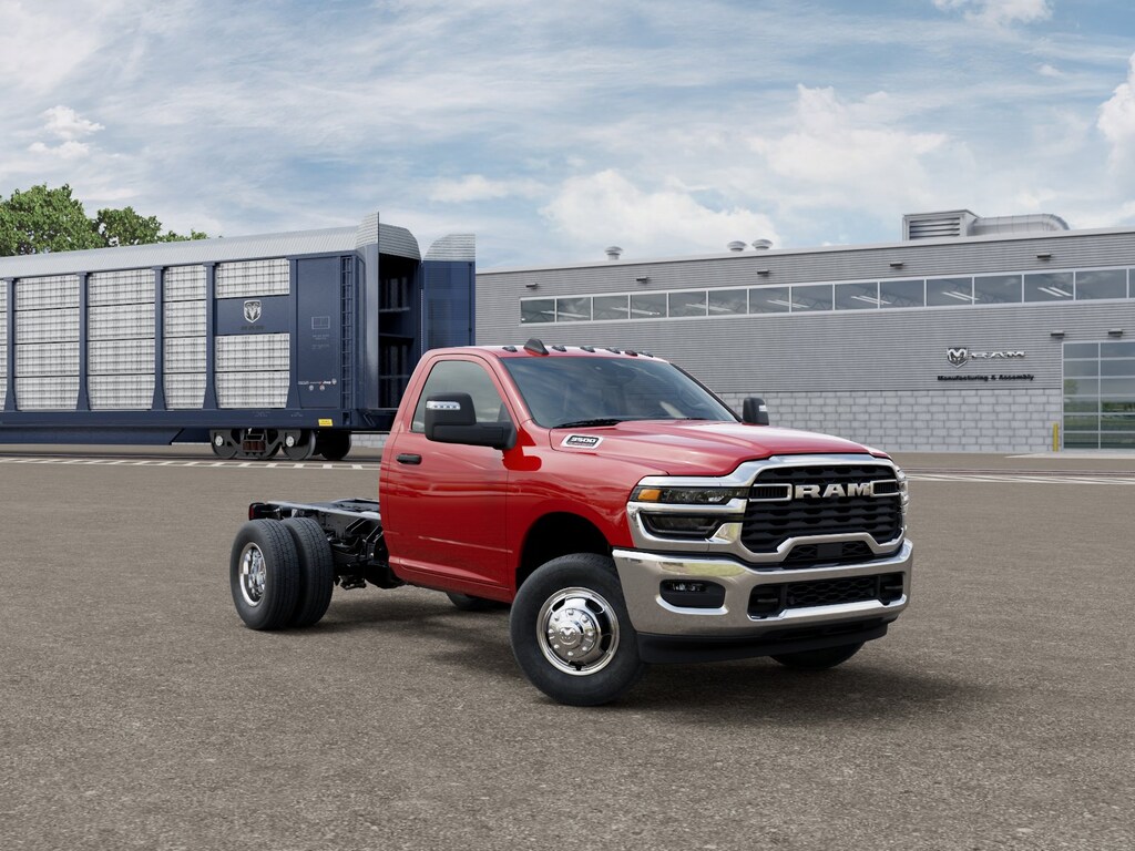 New 2026 Ram 3500 Chassis Cab TRADESMAN REGULAR 4X4 60' CA Pickup