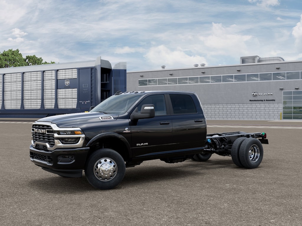 New 2026 Ram 3500 Chassis Cab BIG HORN CREW 4X4 60' CA Pickup