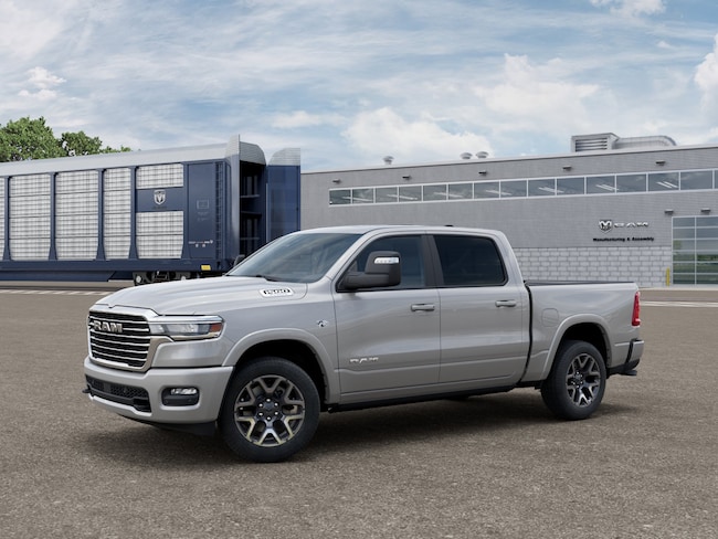 2026 Ram 1500 LARAMIE CREW CAB 4X4 5'7 BOX Pickup 1C6SRFJT3TN337724