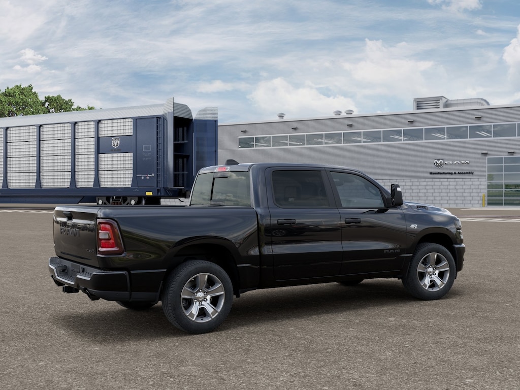 New 2026 Ram 1500 EXPRESS CREW CAB 4X4 5'7 BOX Pickup