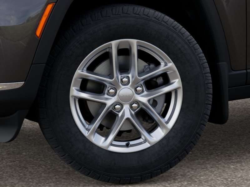 2025 Jeep Grand Cherokee Laredo Altitude photo 2