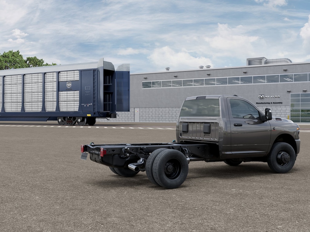 New 2026 Ram 3500 TRADESMAN REGULAR 4X4 60' CA Pickup