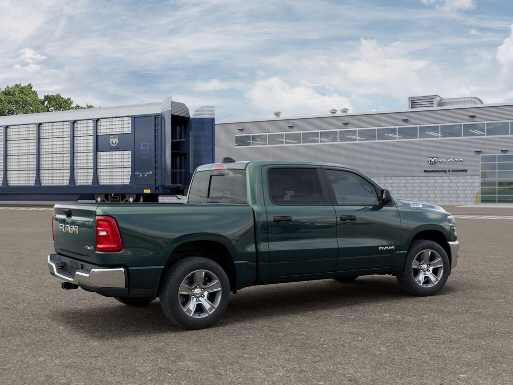 New 2026 Ram 1500 TRADESMAN CREW CAB 4X4 5'7 BOX Pickup