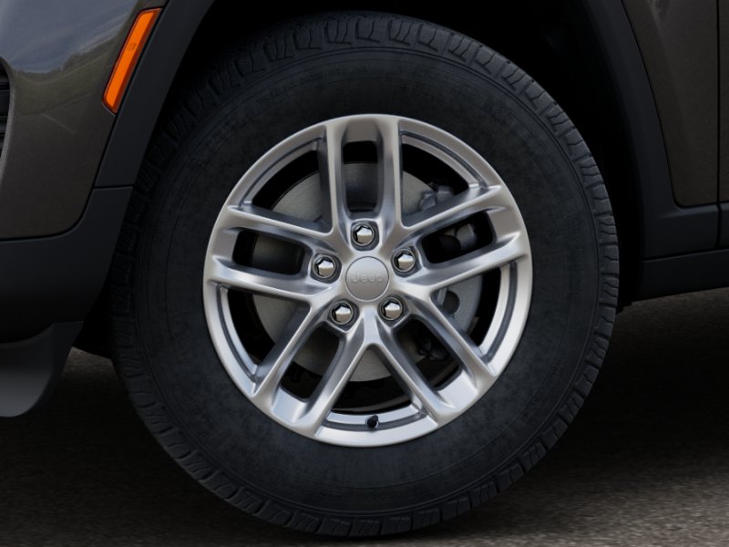 2025 Jeep Grand Cherokee Laredo Altitude photo 4