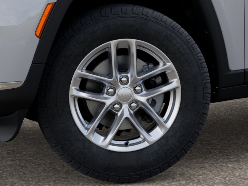 2025 Jeep Grand Cherokee Laredo photo 4