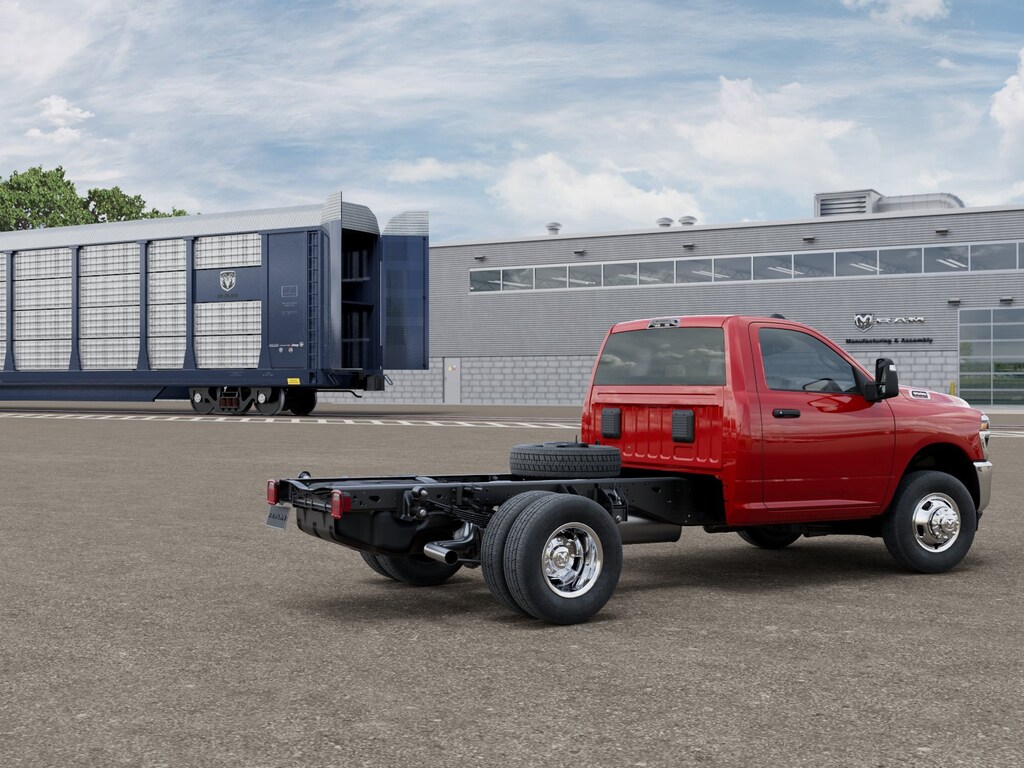 New 2026 Ram 3500 Chassis Cab TRADESMAN REGULAR 4X4 60' CA Pickup