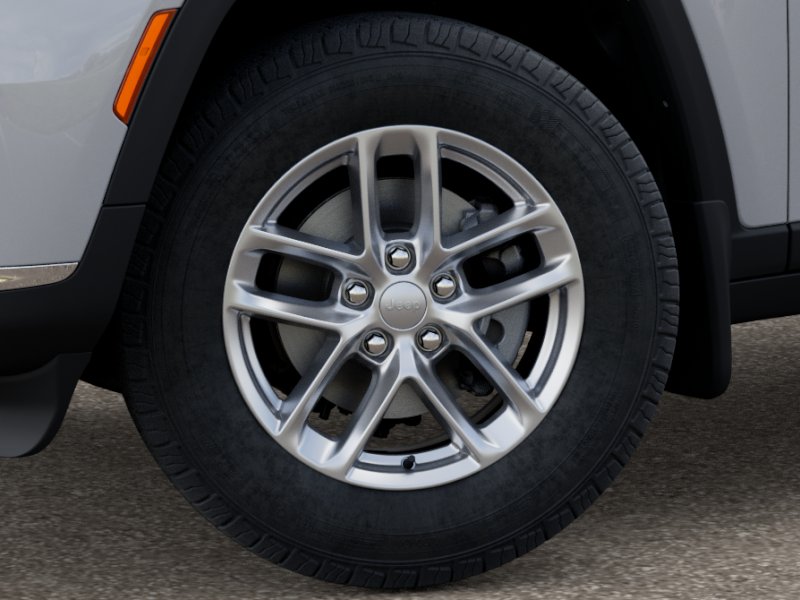 2025 Jeep Grand Cherokee Laredo Altitude photo 3