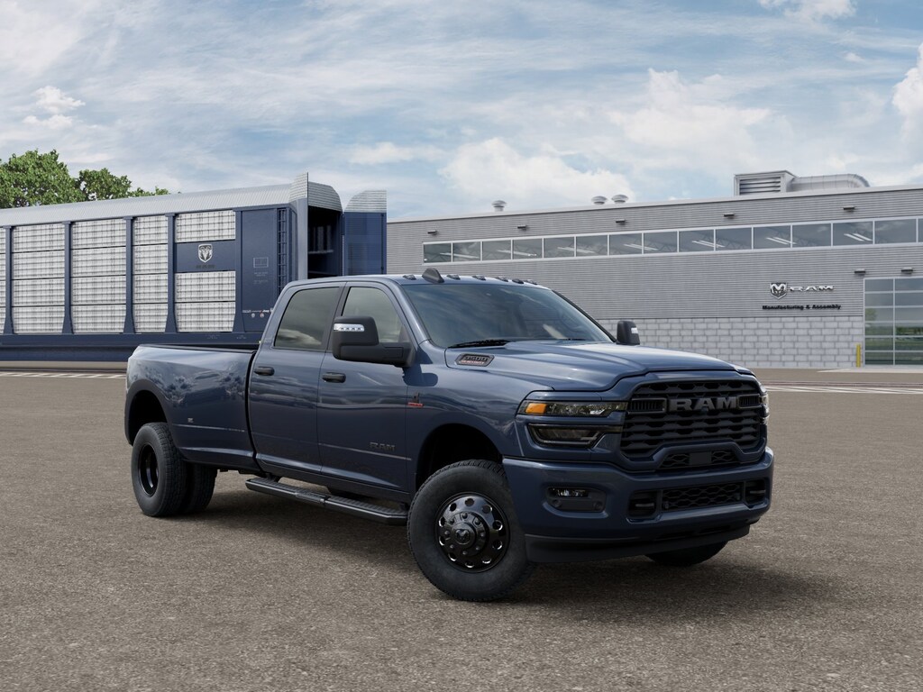 New 2026 Ram 3500 BIG HORN CREW CAB 4X4 8' BOX Pickup