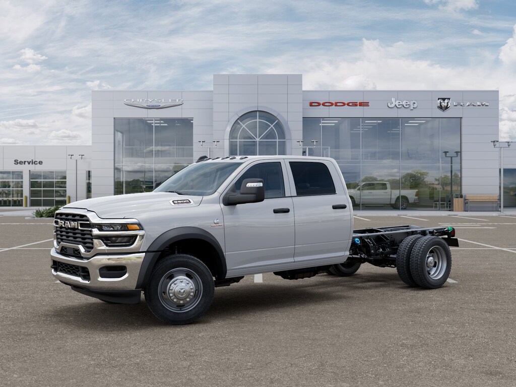 New 2026 Ram 5500 Chassis Cab TRADESMAN CREW 4X4 60' CA Pickup
