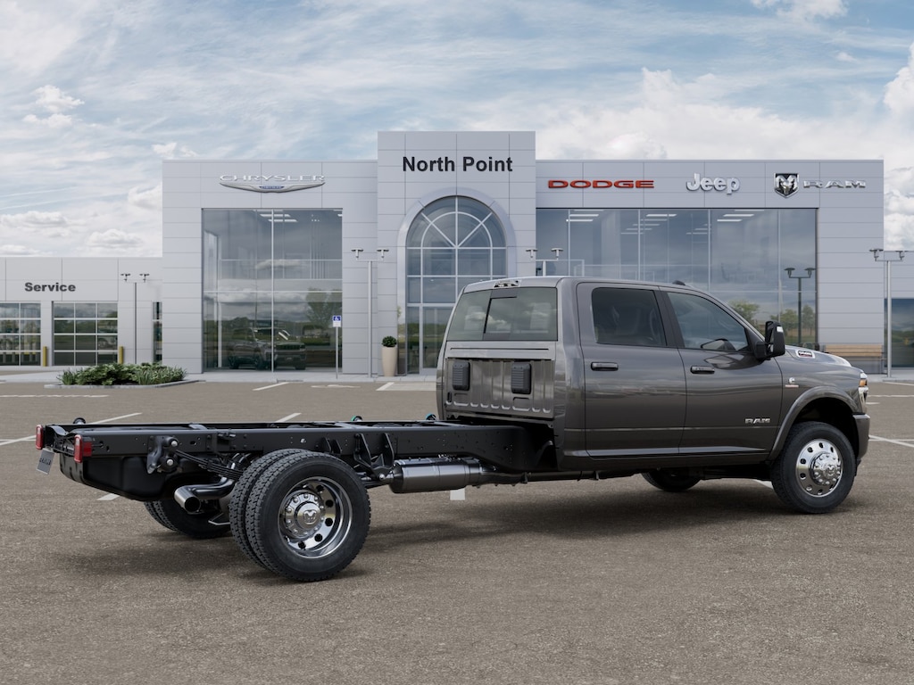 New 2026 Ram 5500 Chassis Cab BIG HORN CREW 4X4 84' CA Crew Cab