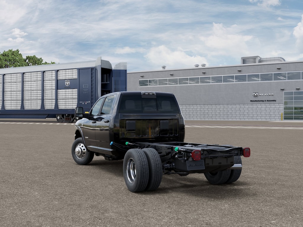 New 2026 Ram 3500 Chassis Cab BIG HORN CREW 4X4 60' CA Pickup
