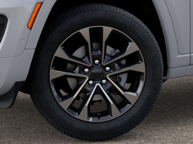 2025 Jeep Grand Cherokee Overland photo 3