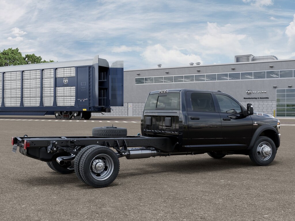 New 2026 Ram 5500 Chassis Cab TRADESMAN CREW 4X4 84' CA Pickup