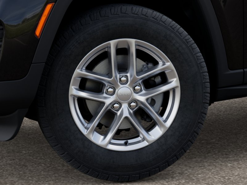 2025 Jeep Grand Cherokee Laredo photo 4