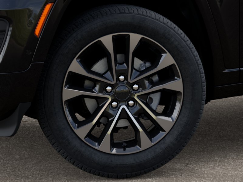 2025 Jeep Grand Cherokee Overland photo 3