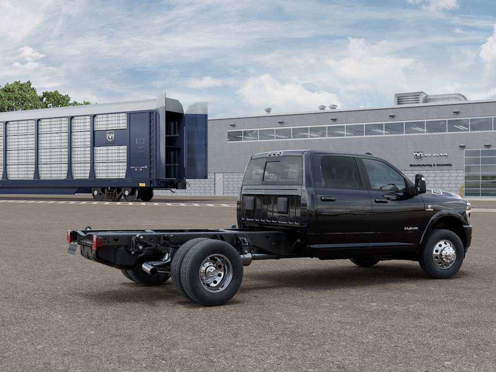 New 2026 Ram 3500 Chassis Cab BIG HORN CREW 4X4 60' CA Pickup