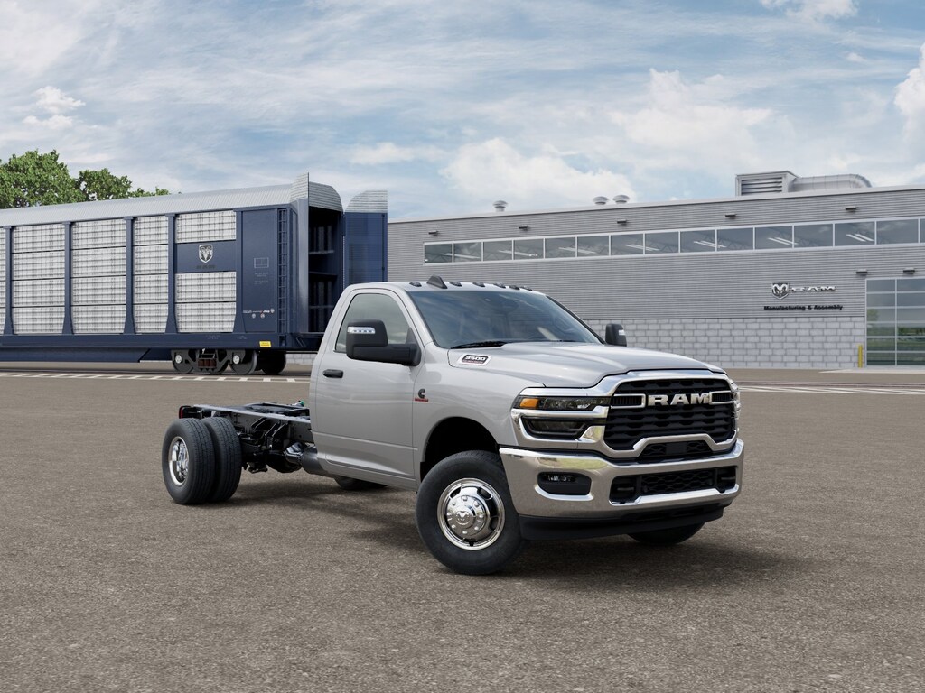 New 2026 Ram 3500 Chassis Cab TRADESMAN REGULAR 4X4 84' CA Pickup
