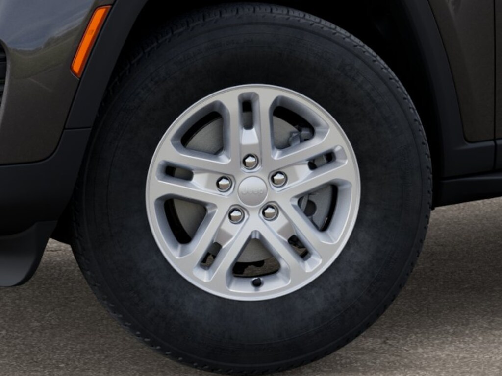 New 2025 Jeep Grand Cherokee Laredo Sport Utility